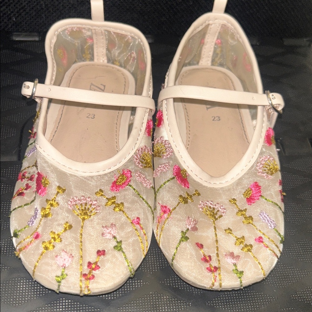 Zara Kids Floral Embroidered Dress Shoes - Cream and Pink